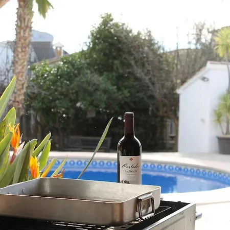 Con Piscina Y Barbacoa En Villa Calp