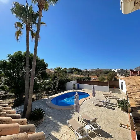 Con Piscina Y Barbacoa En