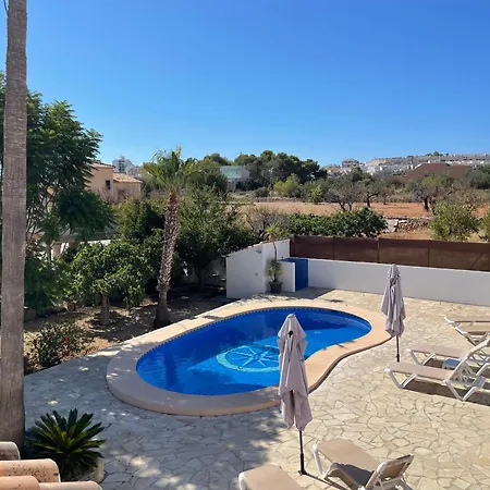 Con Piscina Y Barbacoa En Villa