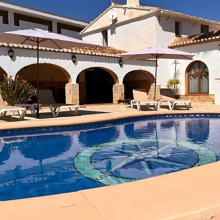 Con Piscina Y Barbacoa En Villa